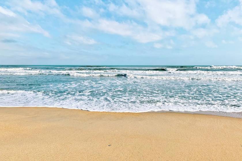 wave rolling onto shore on hatteras island